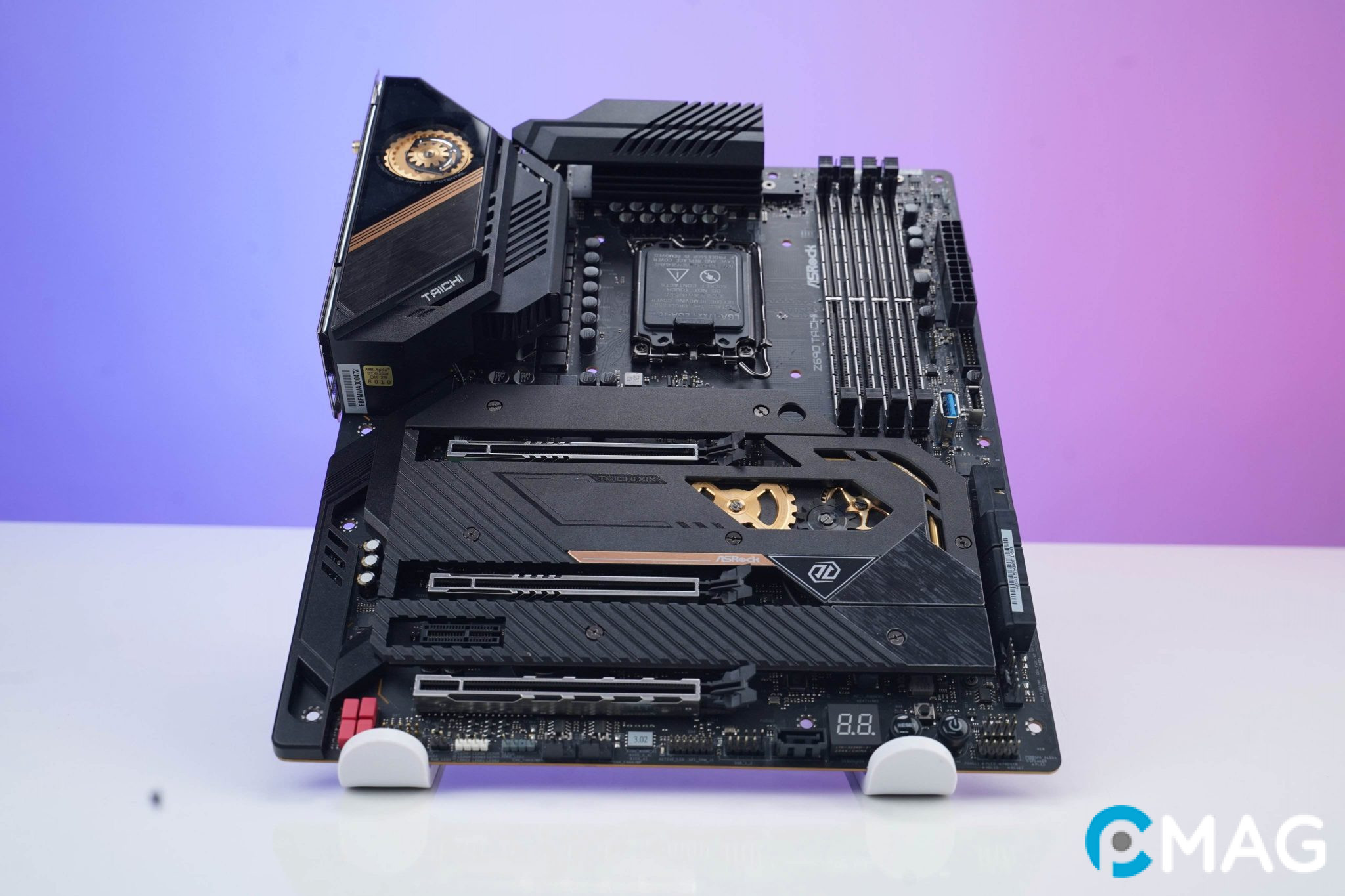 Bên trong ASRock Z690 Taichi