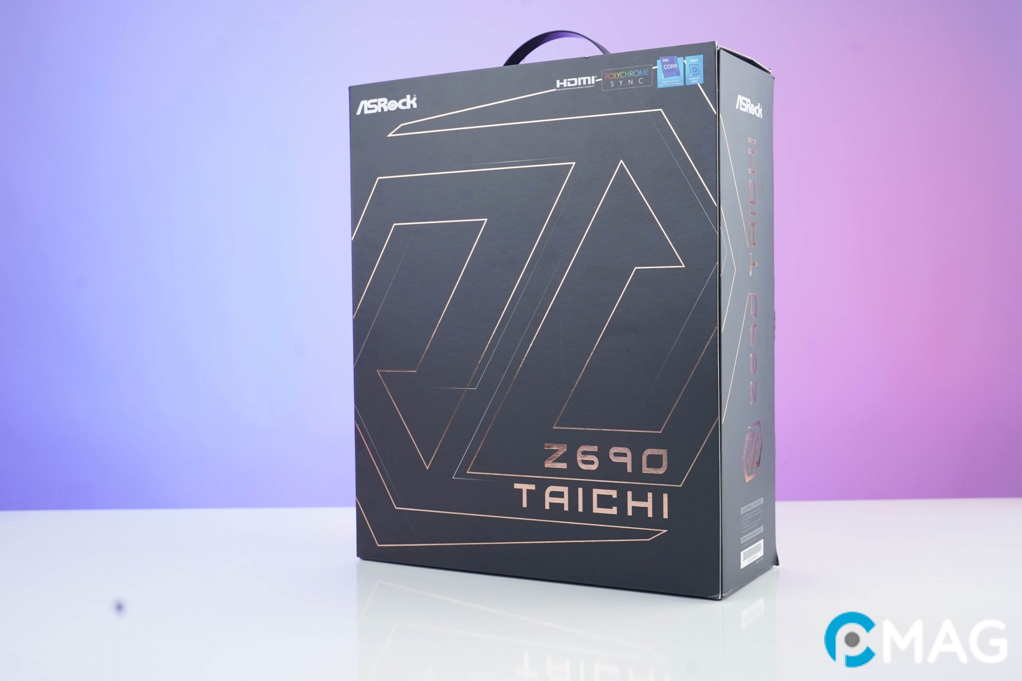 Bên ngoài ASRock Z690 Taichi