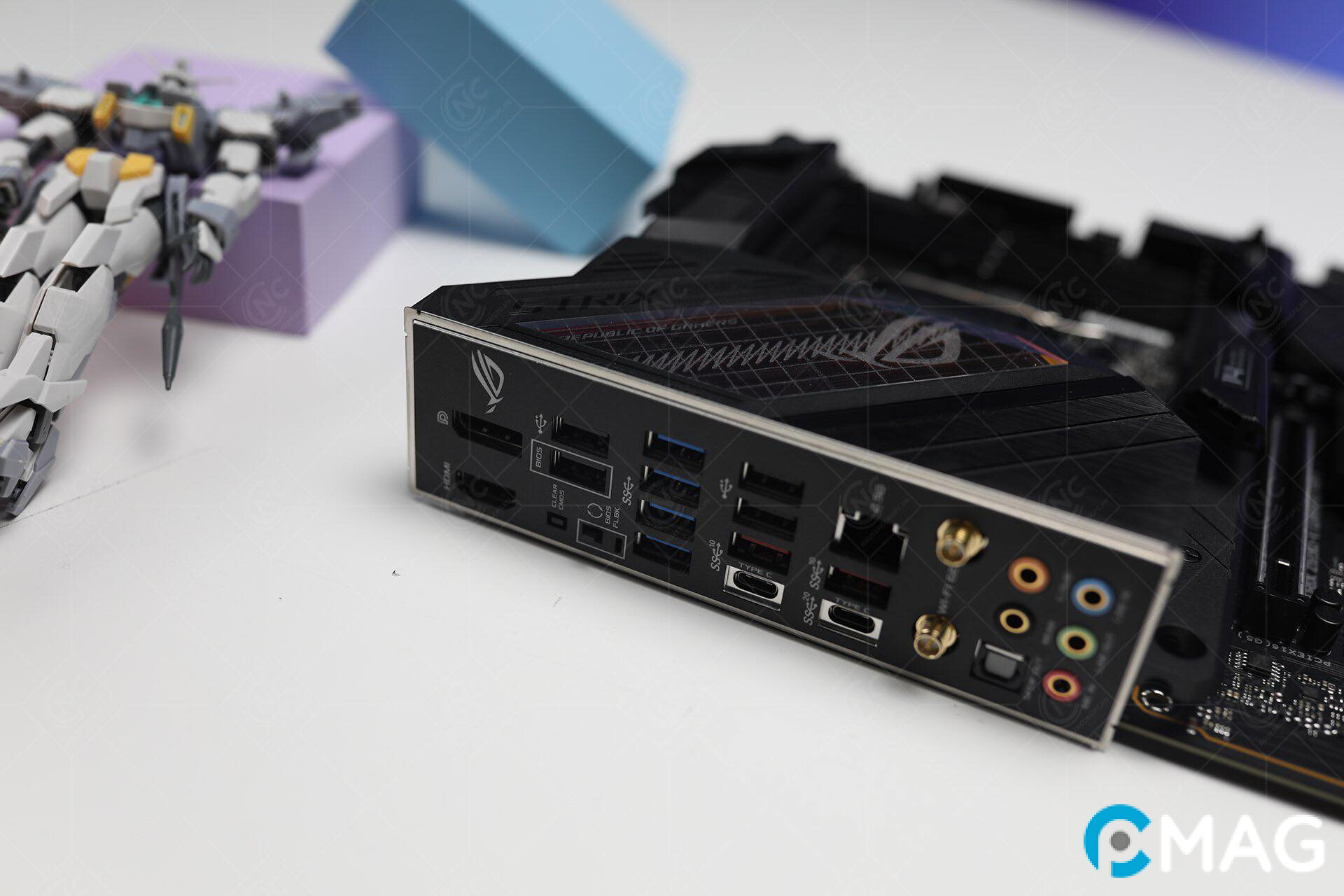 Tấm chắn I / O được cài đặt sẵn, BIOS FlashBack