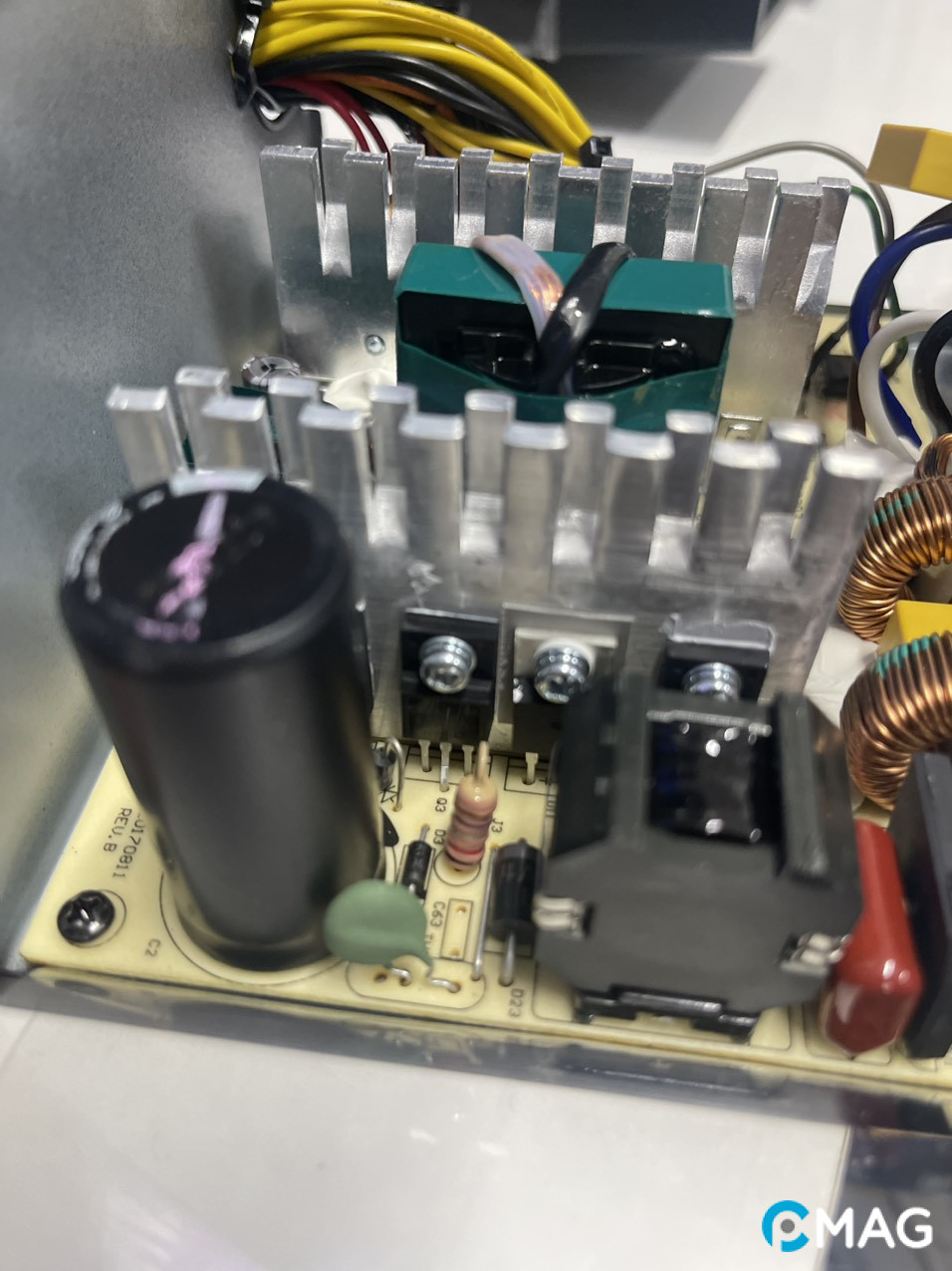 Đánh giá bộ nguồn DeepCool DA500 – Hiệu suất Bronze nhưng chỉ có 900K