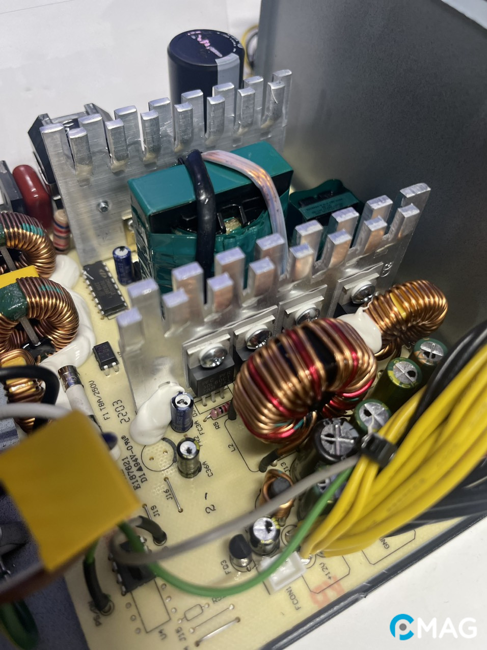 Đánh giá bộ nguồn DeepCool DA500 – Hiệu suất Bronze nhưng chỉ có 900K