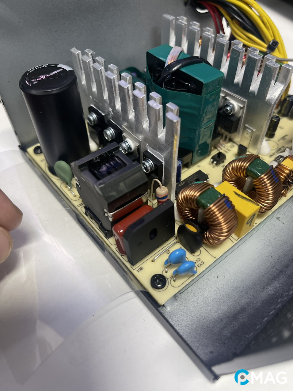 Đánh giá bộ nguồn DeepCool DA500 – Hiệu suất Bronze nhưng chỉ có 900K