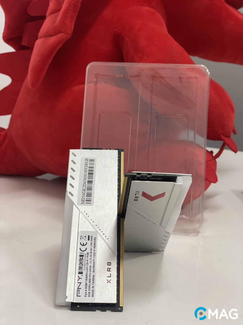 Đánh giá bộ nhớ XLR8 Gaming EPIC-X RGB Silver DDR4 3600MHz