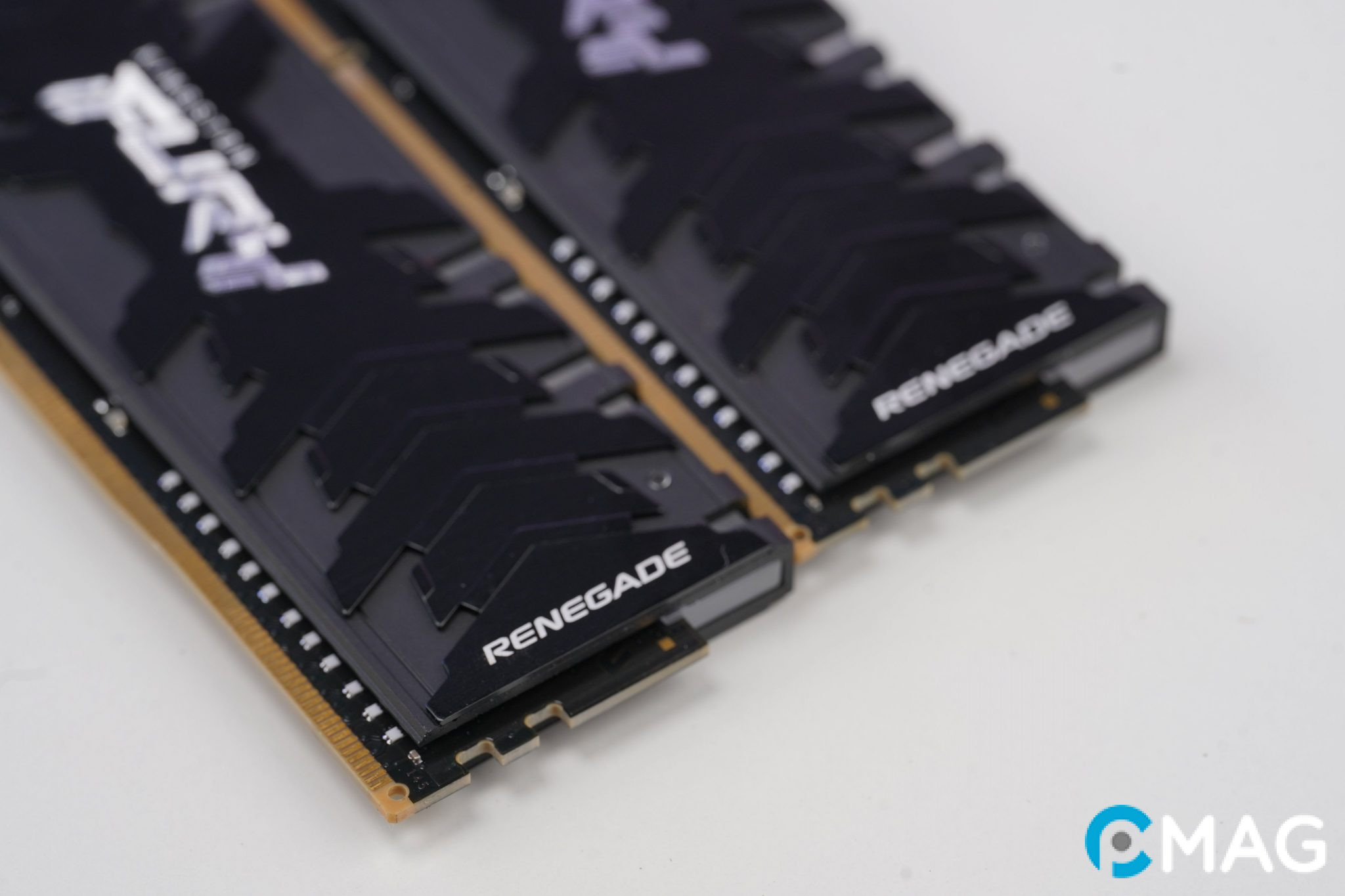 Bên trong FURY Renegade RGB DDR4-4600 CL19