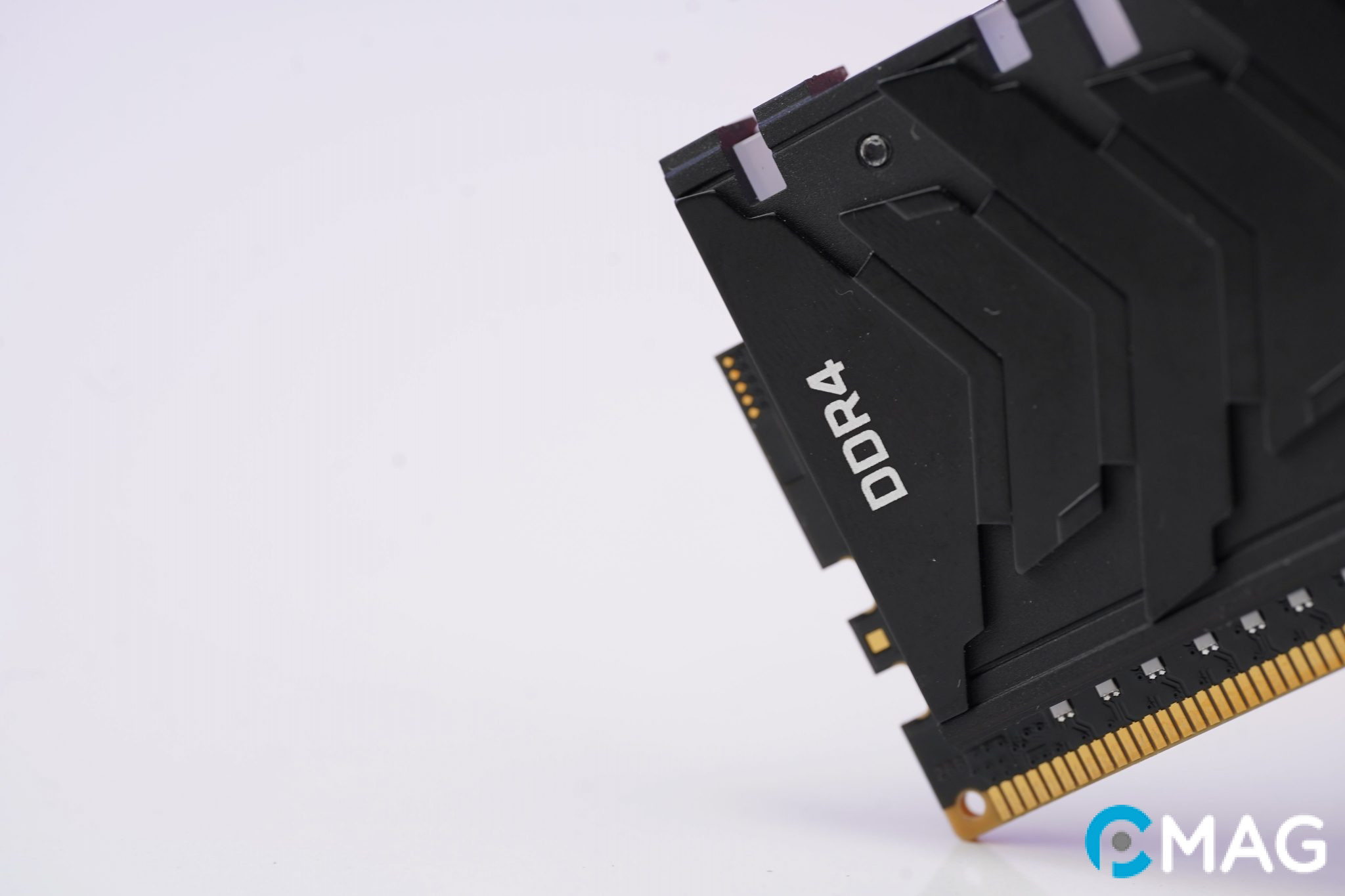 Bên trong FURY Renegade RGB DDR4-4600 CL19