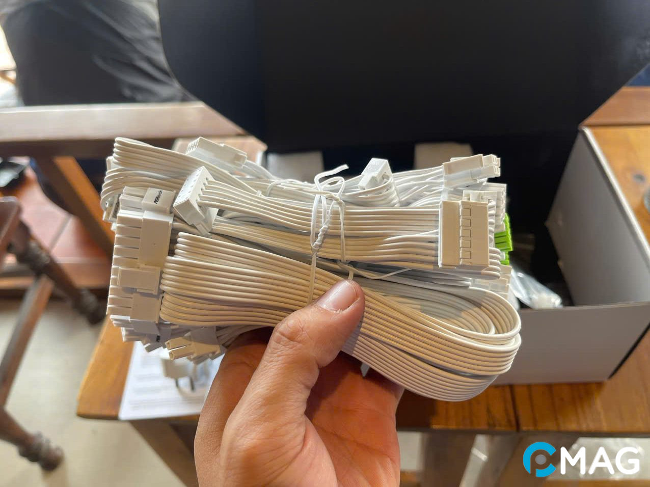 PSU ASRock Steel Legend SL-1000GW: Bộ nguồn ánh lên chất thép huyền thoại!