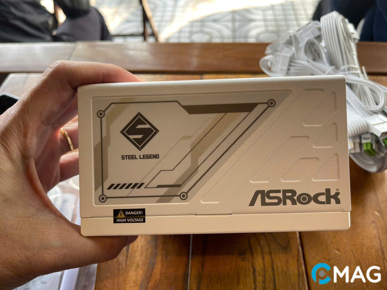 PSU ASRock Steel Legend SL-1000GW: Bộ nguồn ánh lên chất thép huyền thoại!