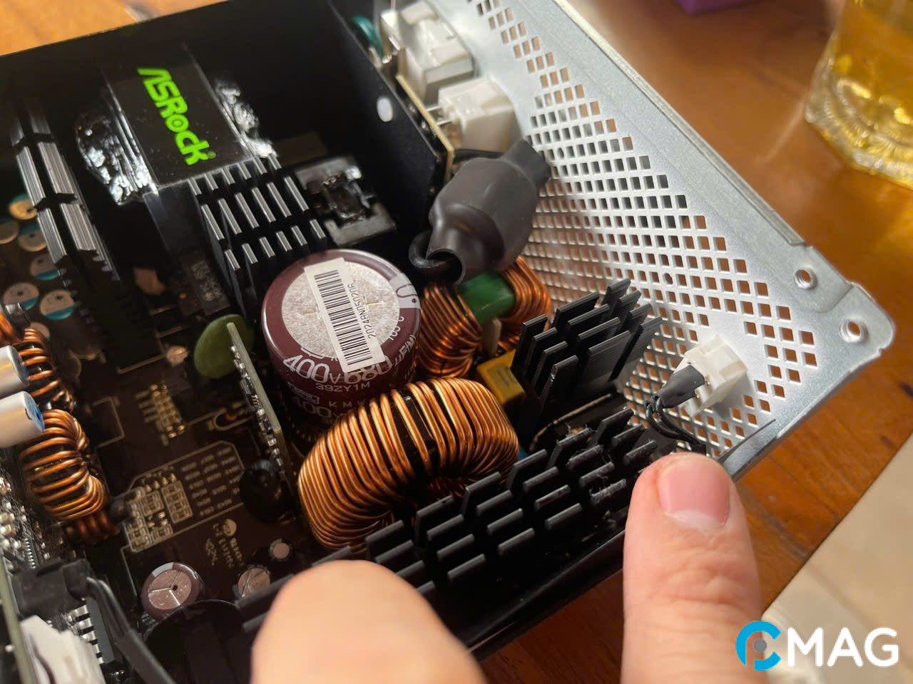 PSU ASRock Steel Legend SL-1000GW: Bộ nguồn ánh lên chất thép huyền thoại!