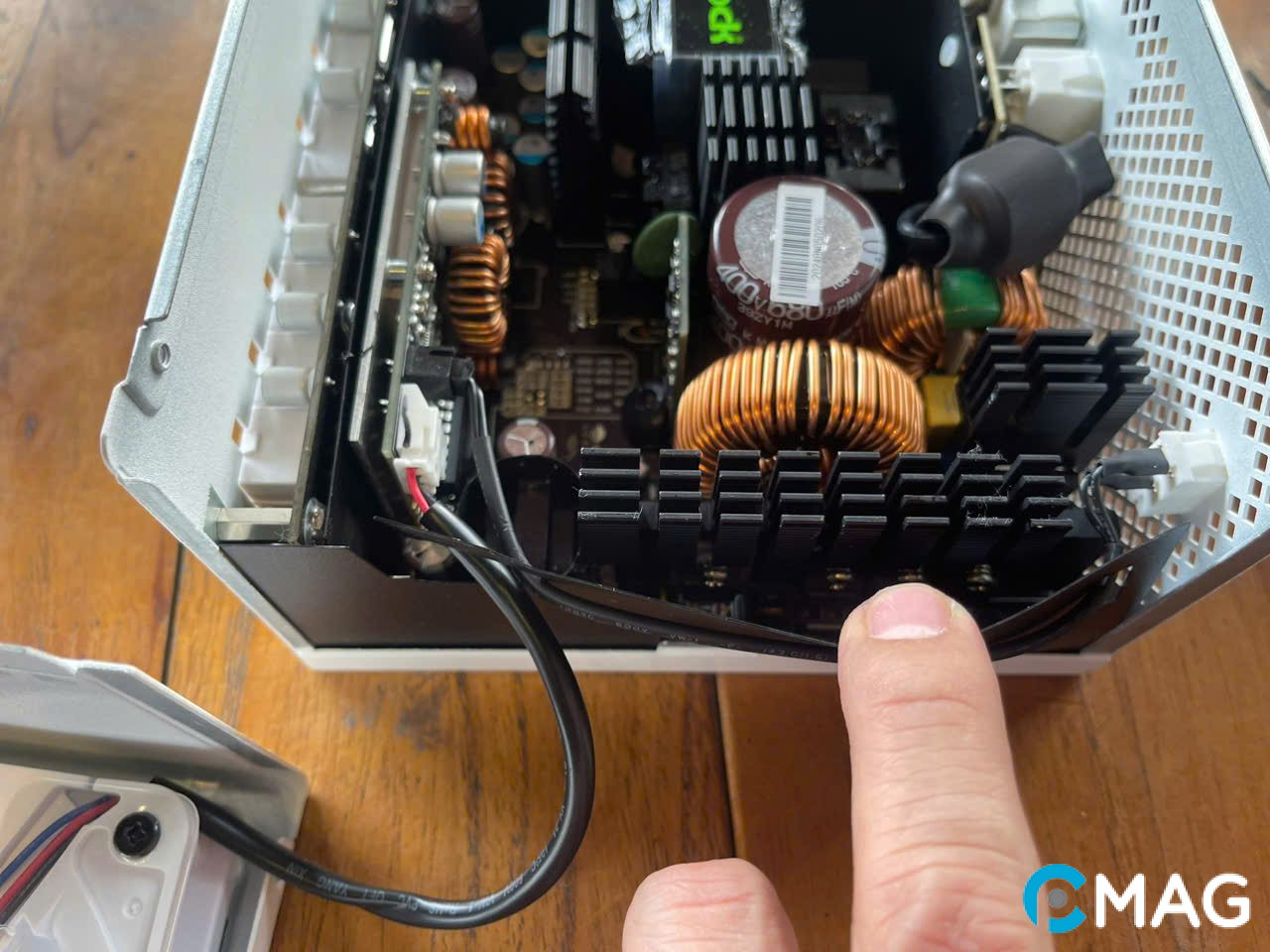 PSU ASRock Steel Legend SL-1000GW: Bộ nguồn ánh lên chất thép huyền thoại!