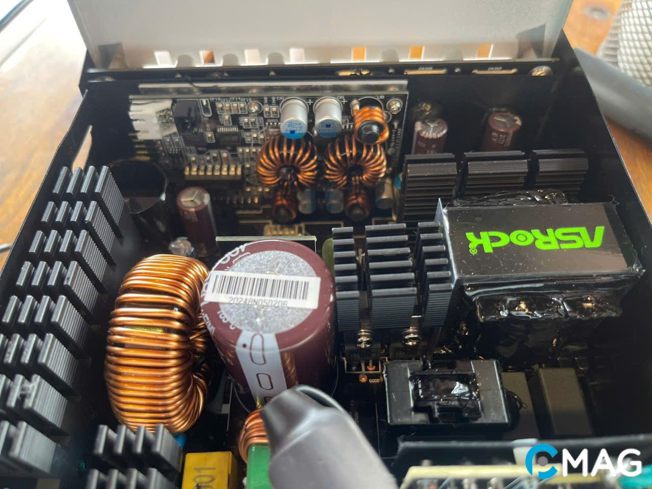 PSU ASRock Steel Legend SL-1000GW: Bộ nguồn ánh lên chất thép huyền thoại!