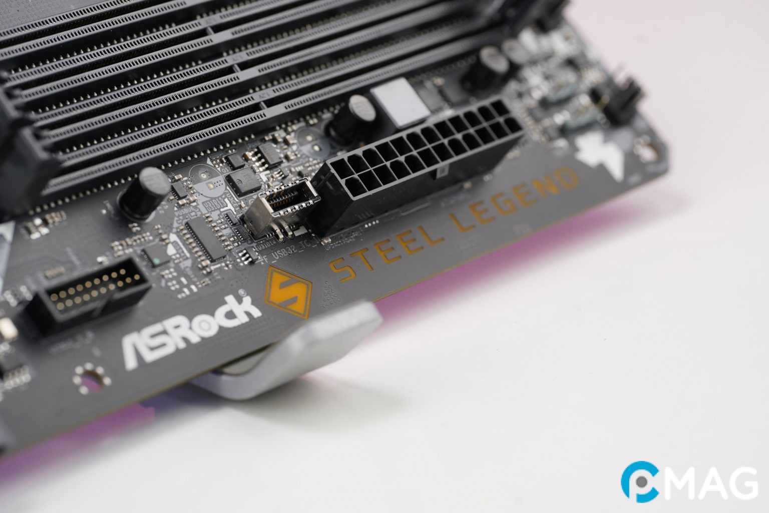 Hỗ trợ bộ nhớ dung lượng lớn và xung nhịp cao